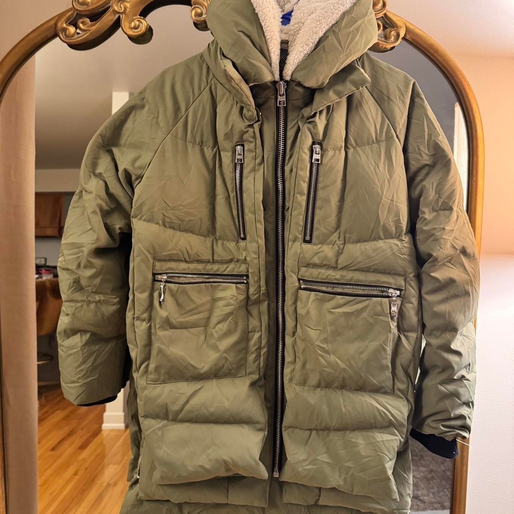 Viral coat in very good condition sz small